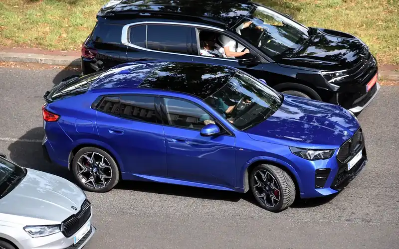 BMW iX2 en renting: foto del modelo