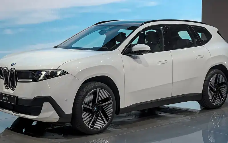 BMW iX3 en renting: foto del modelo