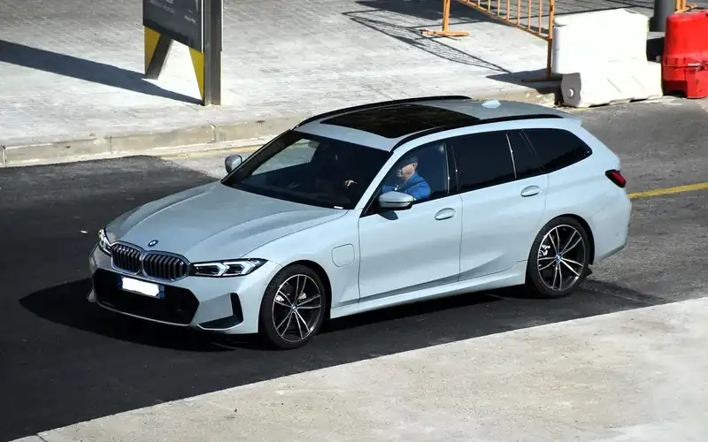 BMW 3 Series Touring G21 en renting: foto del modelo