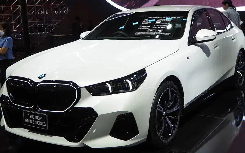 BMW 5 Series Touring G61 en renting: foto del modelo