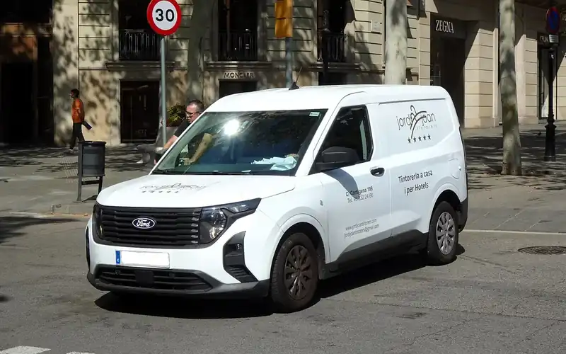 Ford E-Transit Courier en renting: foto del modelo