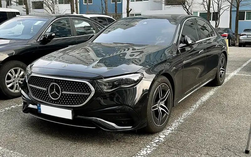 Mercedes-Benz E-Class W214 en renting: foto del modelo