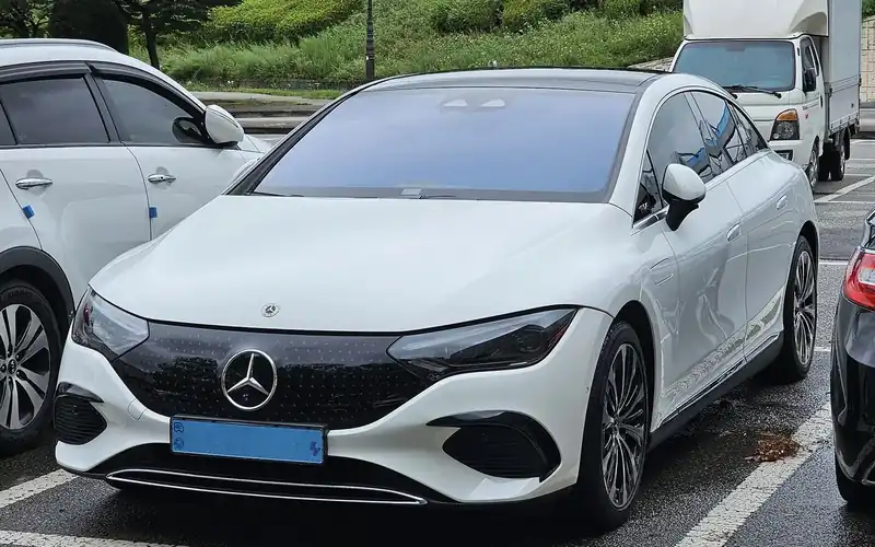 Mercedes-Benz EQE en renting: foto del modelo