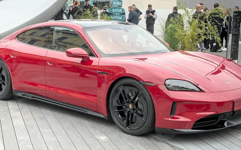 Porsche Taycan en renting: foto del modelo