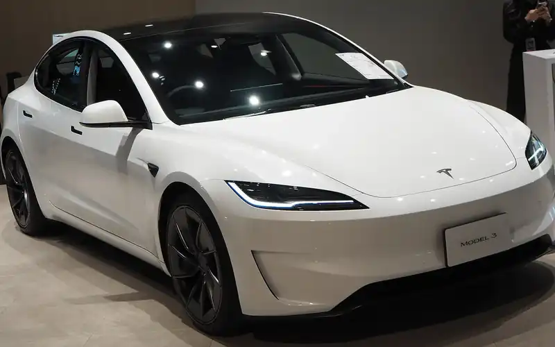 Tesla Model 3 Highland en renting: foto del modelo