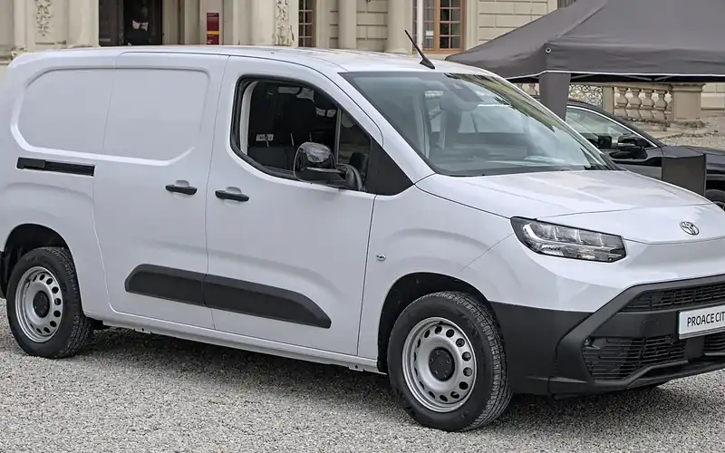 Toyota Proace City en renting: foto del modelo