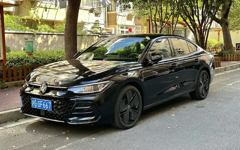Volkswagen Passat B9 en renting: foto del modelo