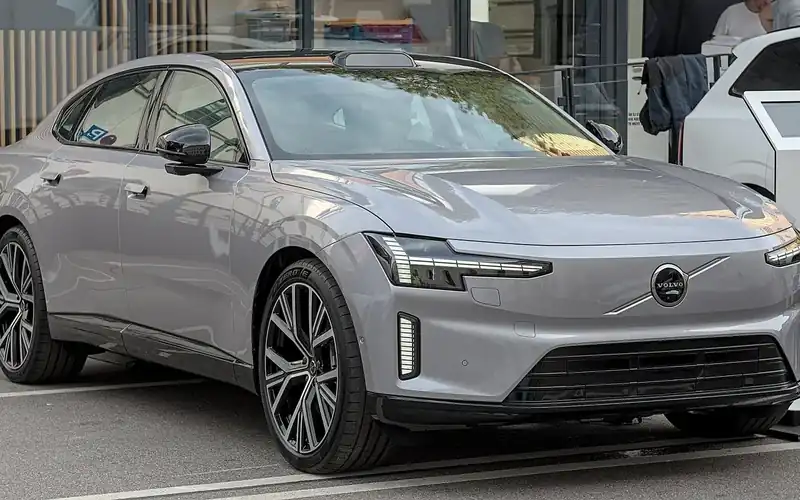 Volvo ES90 en renting: foto del modelo