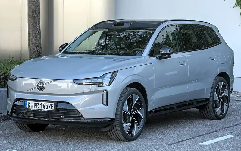 Volvo EX90 en renting: foto del modelo